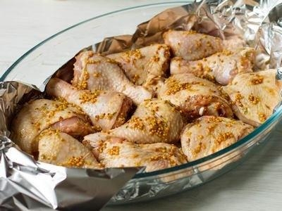 Курица в пикантном маринаде, запеченная в фольге Курица в пикантном маринаде, запеченная в фольге