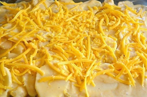 Картофель, запеченный в сырном соусе Картофель, запеченный в сырном соусе