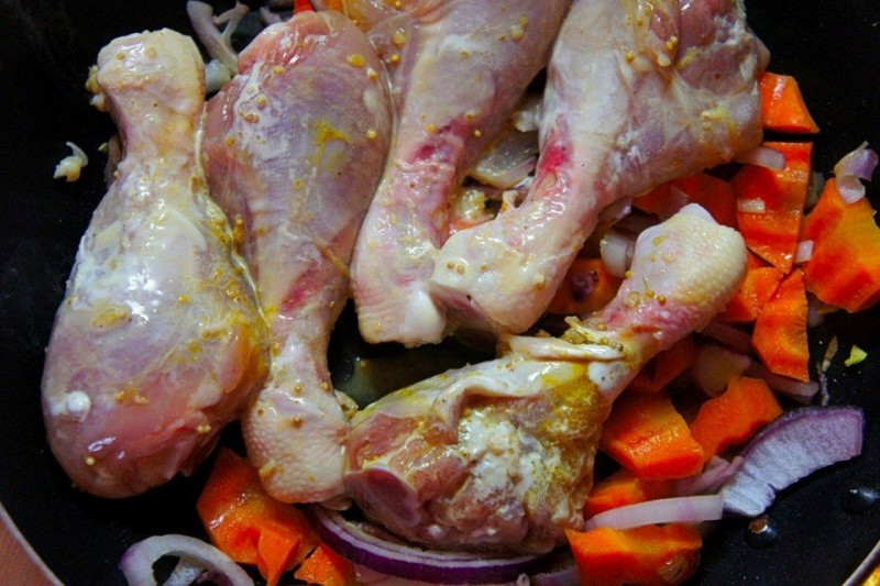 Тушеные куриные голени Тушеные куриные голени