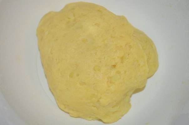 Деревенский пирог из картофельного теста с мясом и овощами. Деревенский пирог из картофельного теста с мясом и овощами.