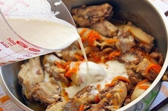 Курица в молочно-сметанном соусе Курица в молочно-сметанном соусе