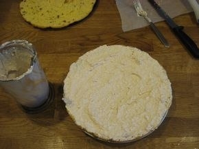 Пирог на сгущенном молоке с кремом из творога.