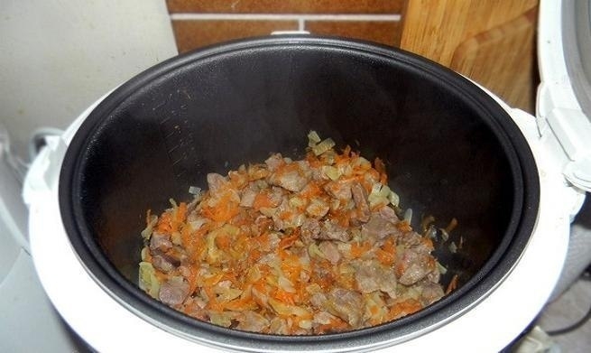 Гуляш из свинины в мультиварке Гуляш из свинины в мультиварке