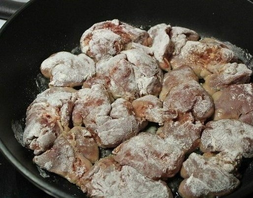 Куриная печень с луком Куриная печень с луком