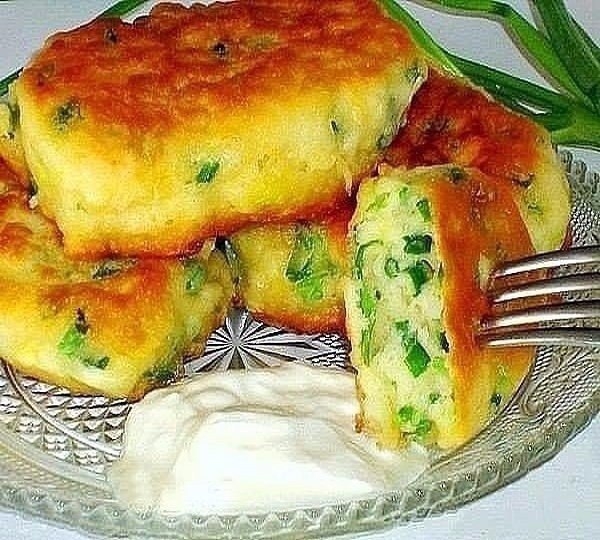 Самые ленивые пирожки с яйцом и зелёным луком