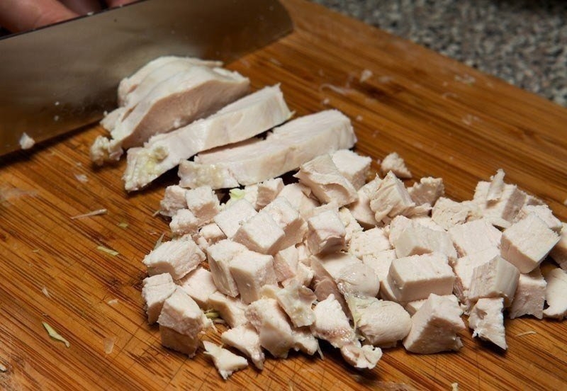 Салат из свежей капусты с курицей Салат из свежей капусты с курицей