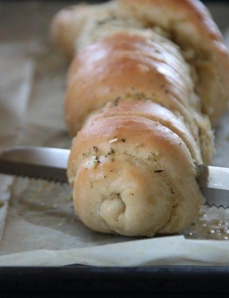 Багет с сыром и чесноком Багет с сыром и чесноком