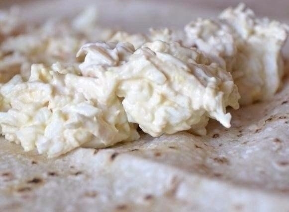 Рулеты из лаваша с курицей и плавленым сырком Рулеты из лаваша с курицей и плавленым сырком