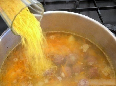 Сытный суп с мясными фрикадельками Сытный суп с мясными фрикадельками