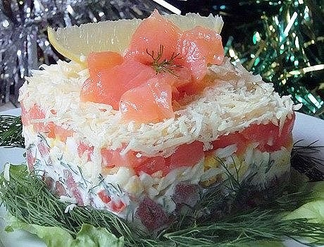Салат с красной рыбой