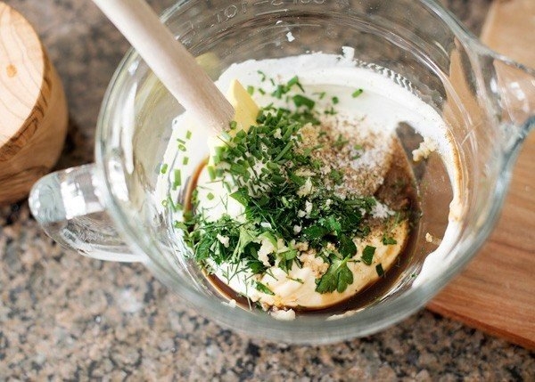 Запеченный картофель со сметаной и травами Запеченный картофель со сметаной и травами