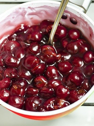 Слойки с вишней Слойки с вишней