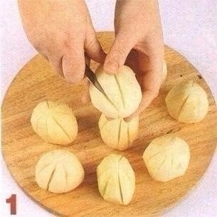 Картофель запеченный в фольге с сыром и ветчиной Картофель запеченный в фольге с сыром и ветчиной
