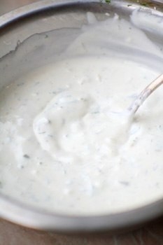 Печеночный торт со сметанным соусом Печеночный торт со сметанным соусом