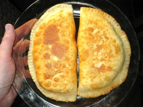Чебуреки домашние. Чебуреки домашние.
