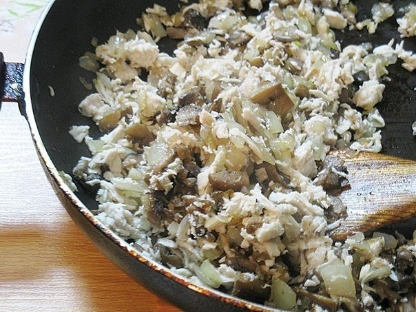 Жюльен с курицей и грибами. Жюльен с курицей и грибами.