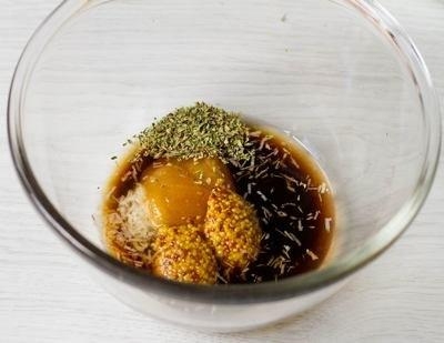 Курица в пикантном маринаде, запеченная в фольге Курица в пикантном маринаде, запеченная в фольге