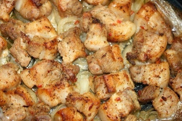 Шашлык в духовке на луковой подушке Шашлык в духовке на луковой подушке