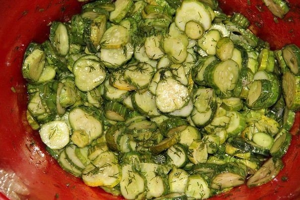 Рецепт вкусных, хрустящих маринованных огурцов. Рецепт вкусных, хрустящих маринованных огурцов.