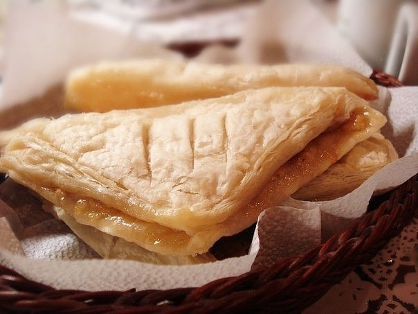 Слоёнки с банановой начинкой Слоёнки с банановой начинкой