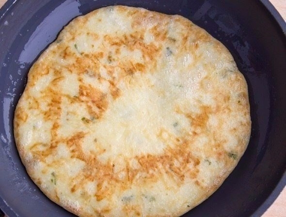 Сырные лепёшки с зеленью на завтрак