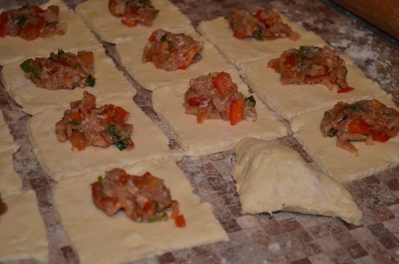 Конвертики с мясом из творожного теста. Конвертики с мясом из творожного теста.