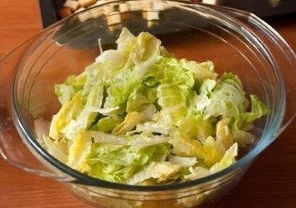 Салат Цезарь с курицей Салат Цезарь с курицей