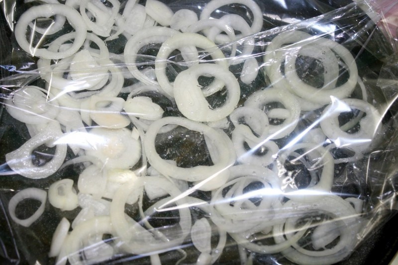 Шашлык в духовке на луковой подушке Шашлык в духовке на луковой подушке