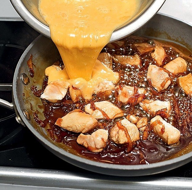 Оякодон (японский омлет с рисом и курицей) Оякодон (японский омлет с рисом и курицей)