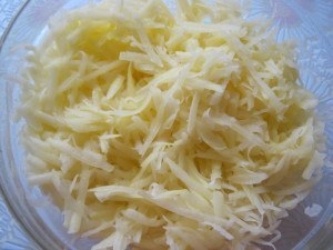 Курица запеченная под тертым картофелем. Курица запеченная под тертым картофелем.