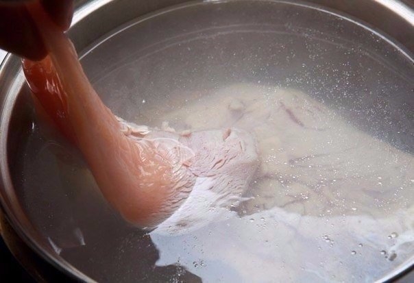 Салат из свежей капусты с курицей. Салат из свежей капусты с курицей.