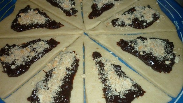 Булочки с шоколадно-ореховой начинкой Булочки с шоколадно-ореховой начинкой