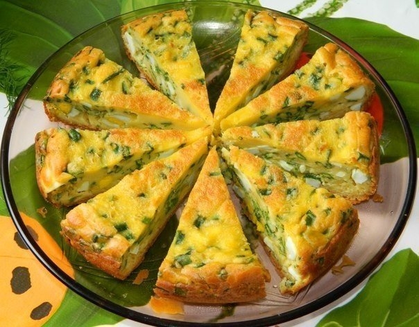 Пирог с яйцами и зеленым луком в мультиварке.