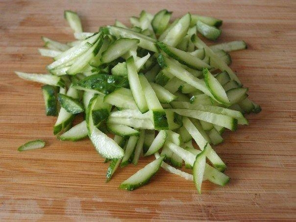 Салат из пекинской капусты с курицей Салат из пекинской капусты с курицей