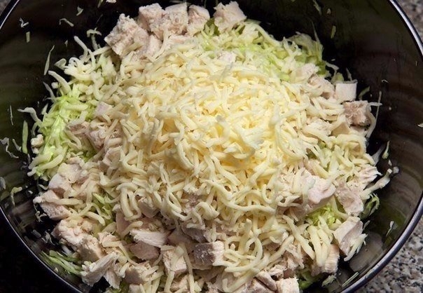 Салат из свежей капусты с курицей Салат из свежей капусты с курицей