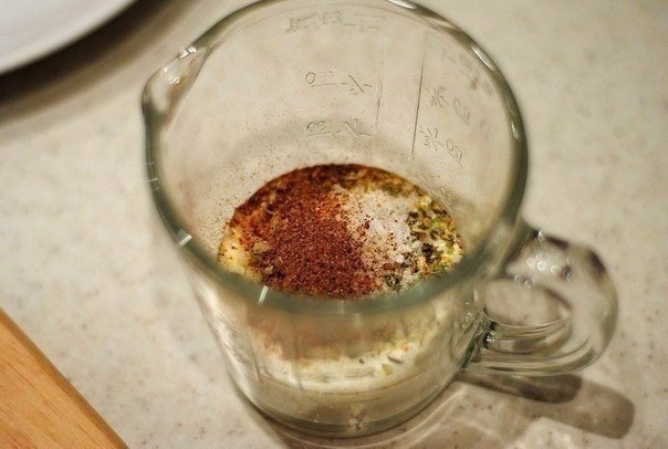 Курица маринованная в кефире, запечёная с картофелем с травами и чесноком. Курица маринованная в кефире, запечёная с картофелем с травами и чесноком.