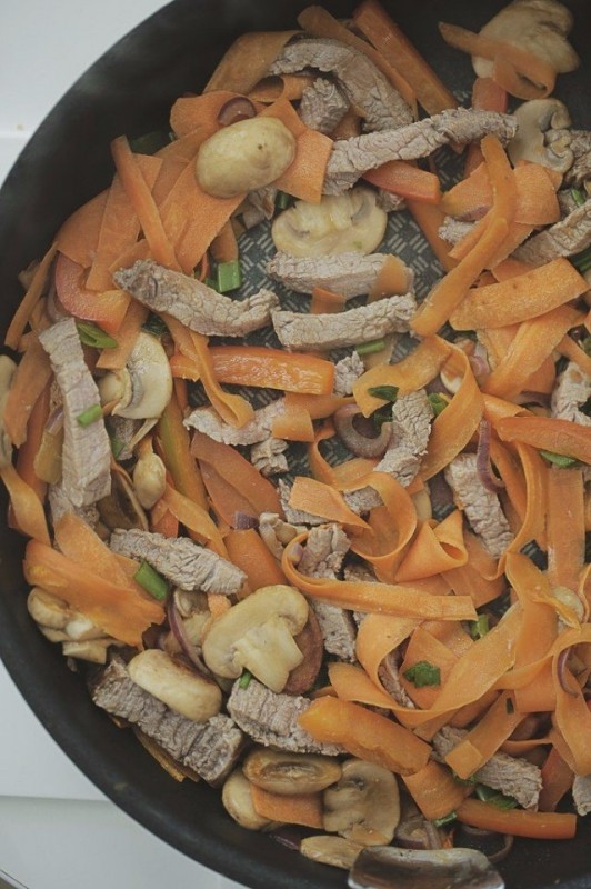 Лапша с говядиной и овощами Лапша с говядиной и овощами