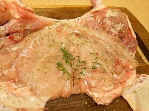 Праздничная фаршированная курица без костей Праздничная фаршированная курица без костей