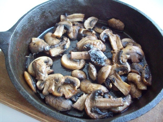 Кабачки, запеченные с шампиньонами и помидорами под сыром Кабачки, запеченные с шампиньонами и помидорами под сыром