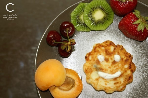 Сырники с фруктами Сырники с фруктами