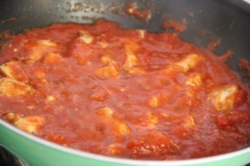 Куриная грудка с помидорами на сковороде Куриная грудка с помидорами на сковороде