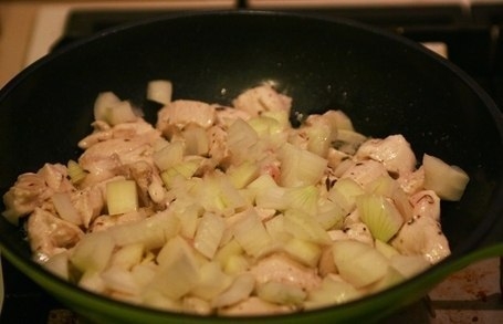 Курица тушеная в сметане Курица тушеная в сметане