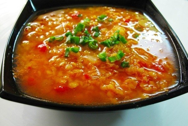 Пикантный суп с чечевицей в индийском стиле