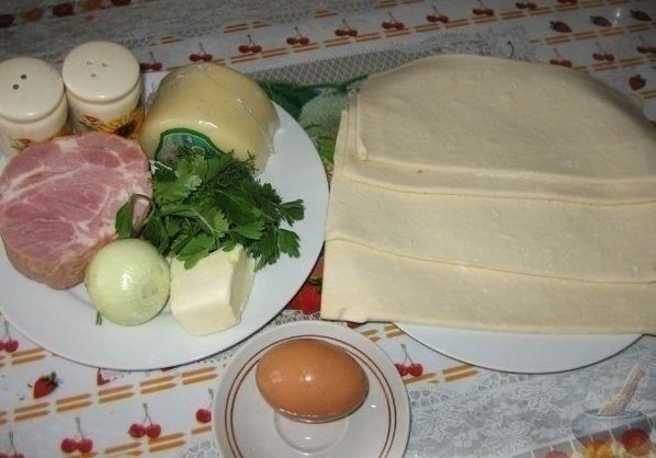 Слойки с ветчиной и сулугуни Слойки с ветчиной и сулугуни