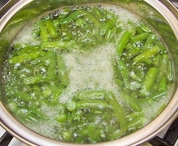 Салат с ветчиной и стручковой фасолью Салат с ветчиной и стручковой фасолью