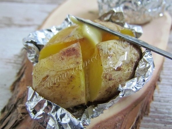 Картофель, запеченный в мультиварке Картофель, запеченный в мультиварке