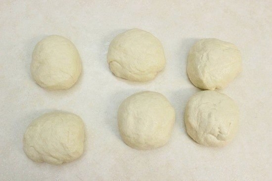 Кальцоне с ветчиной и сыром под соусом маринара Кальцоне с ветчиной и сыром под соусом маринара