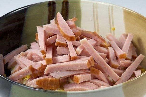 Салат с яйцом и ветчиной Салат с яйцом и ветчиной