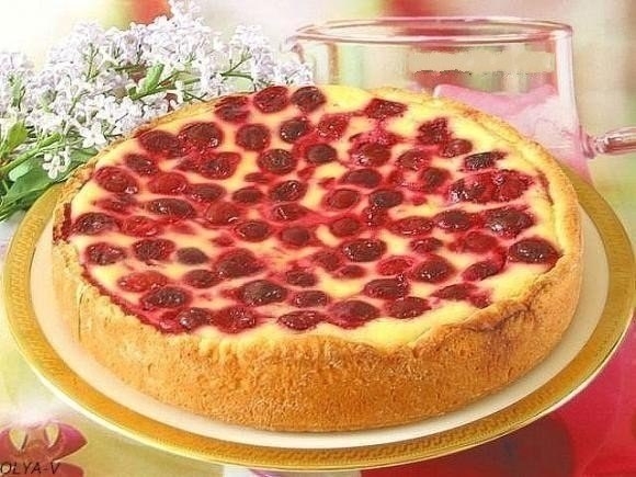Пирог-сметанник с ягодами.