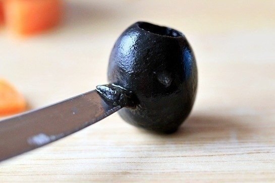 Пингвинчики из оливок и сыра Пингвинчики из оливок и сыра